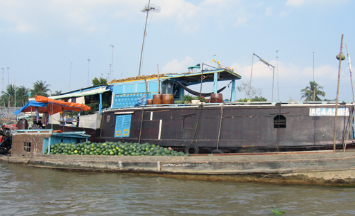 Floating market at Cai Be