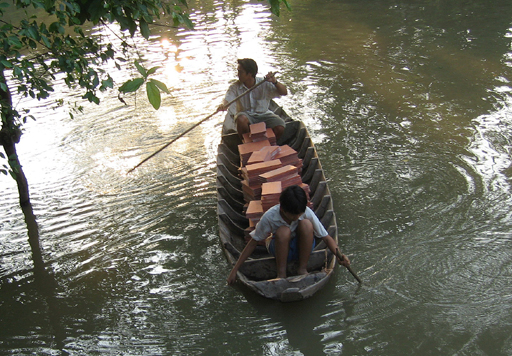 Sampan loaded with bricks