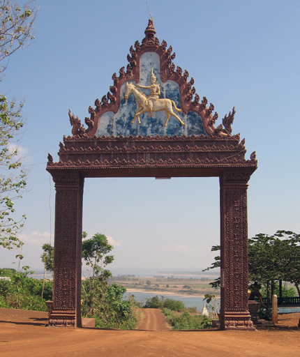 Looking through the gate of Wat Hanchey at the Mekong